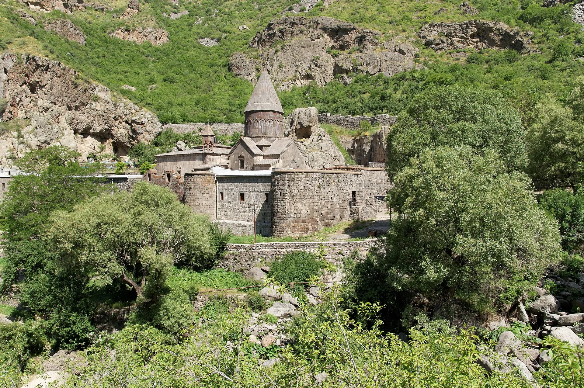 Geghard en bref : pourquoi ce monastère est unique