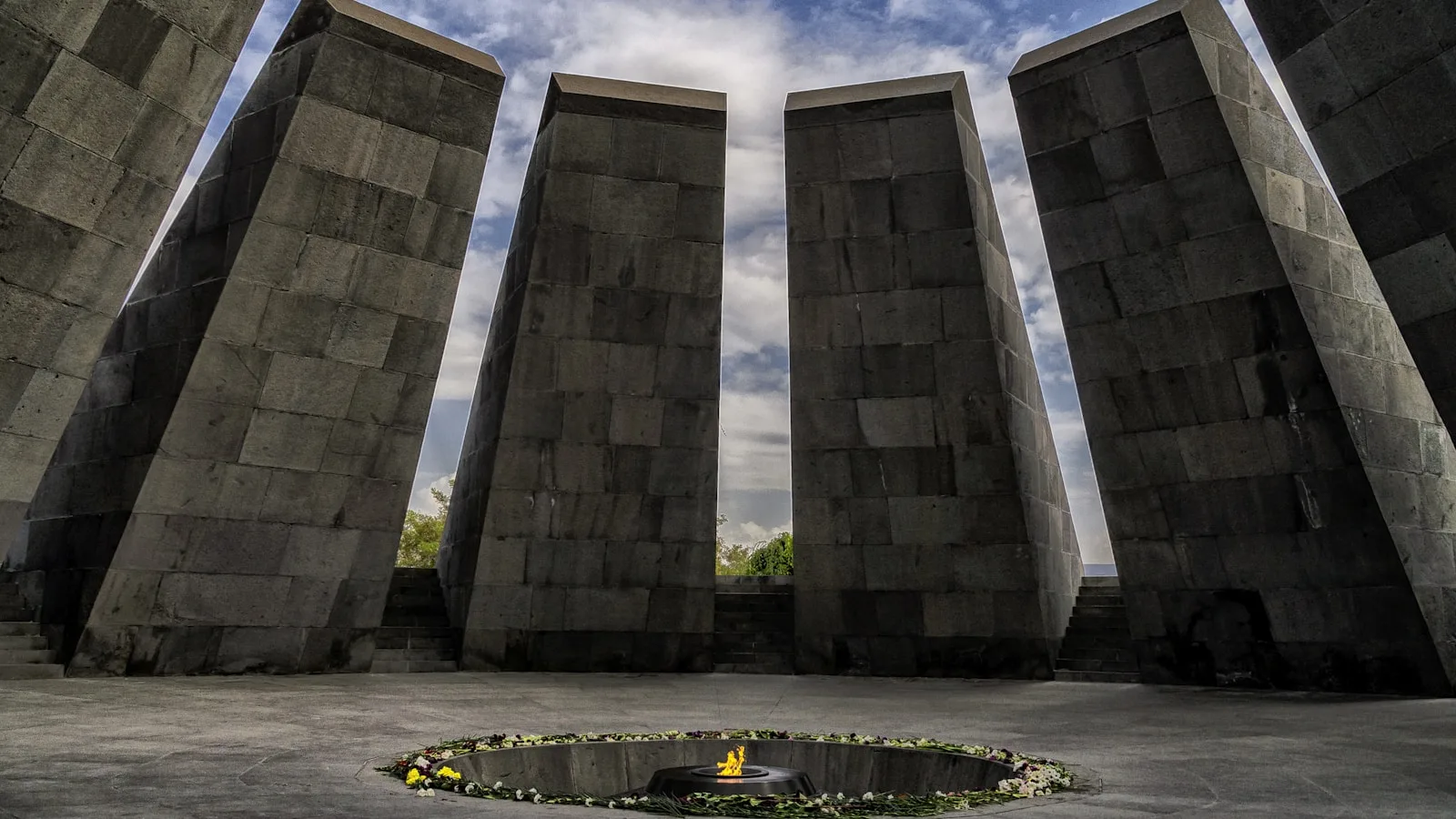 ️ Le mémorial du génocide arménien (Tsitsernakaberd)